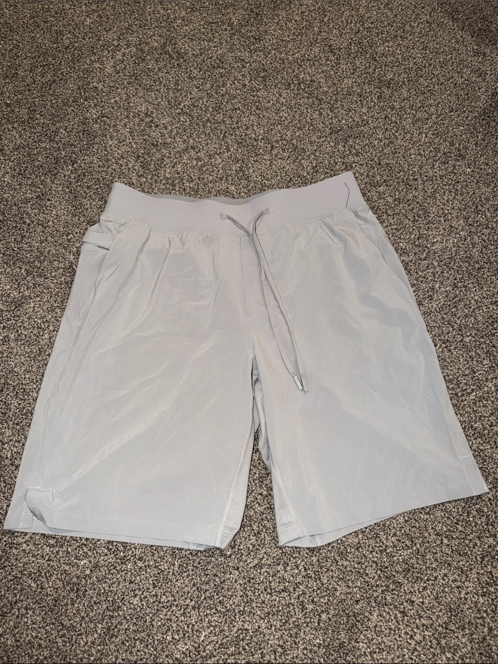 Men's lululemon Light Gray Performance Drawstring Shorts large NWOT